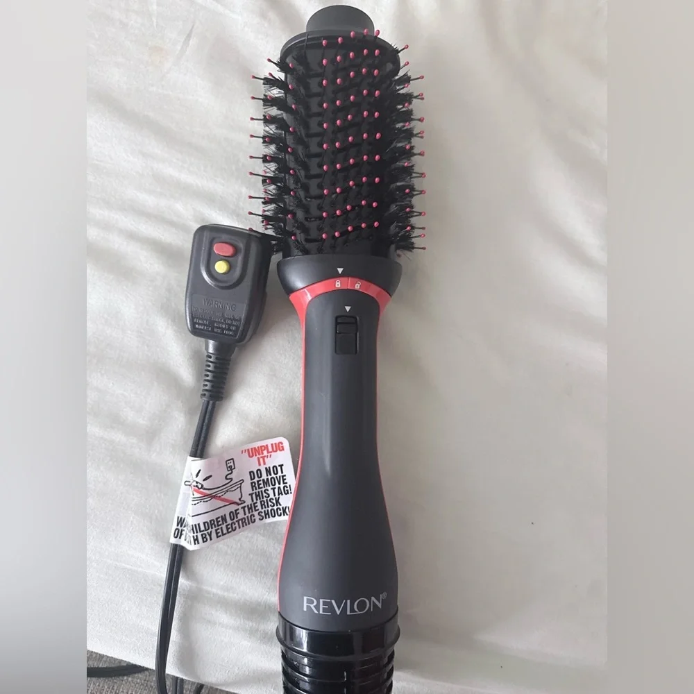 ✨ Revlon One-Step Hair Dryer and Volumizer – Clean, Perfect Condition